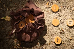 runes en bois sol en pierre symboles les chevaliers du zen fiez yverdon